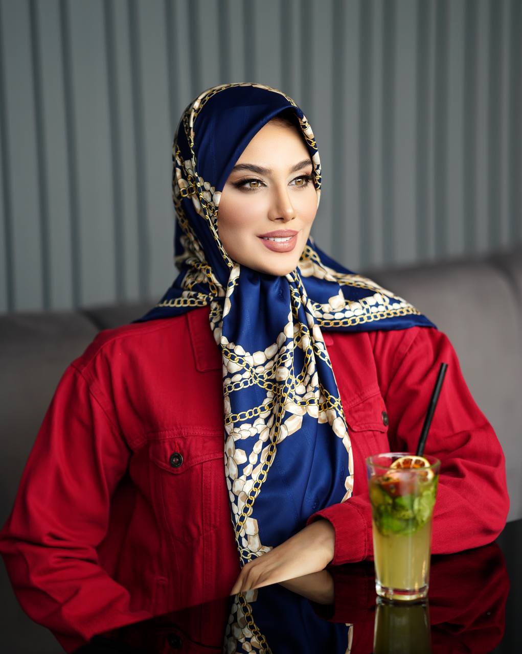 روسری سورمه ای